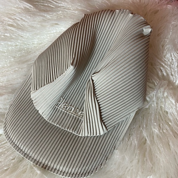 Issey Miyake pleats please cream hat - Picture 2 of 7
